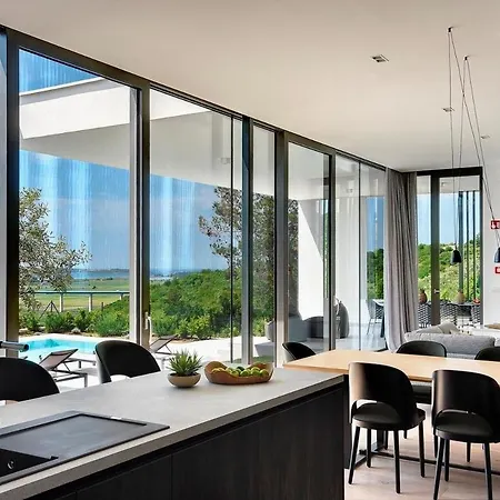Calipso Villa *