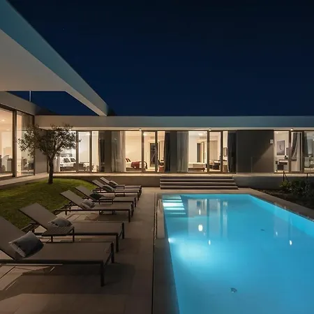 Calipso Villa *