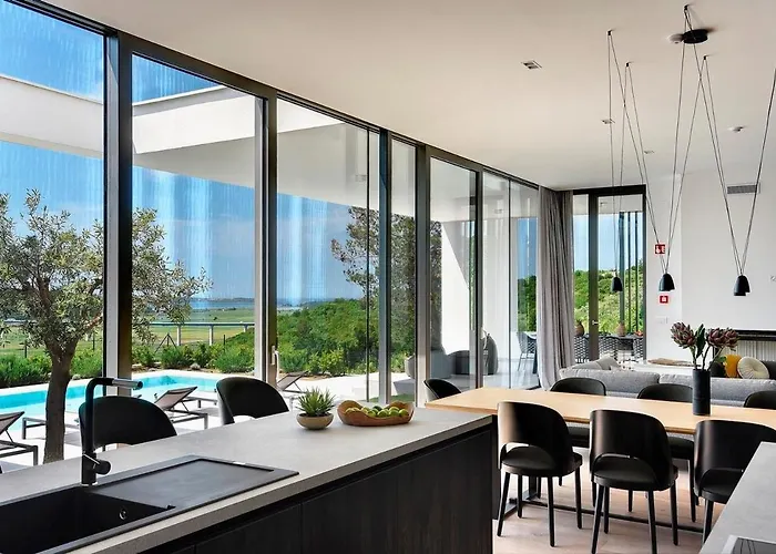 Calipso Villa *
